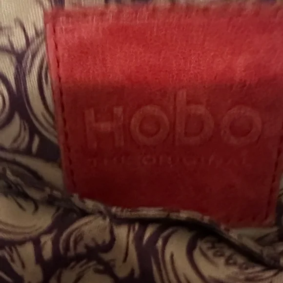 Elegant Burgundy Leather Shoulder Bag - Picture 7 of 8